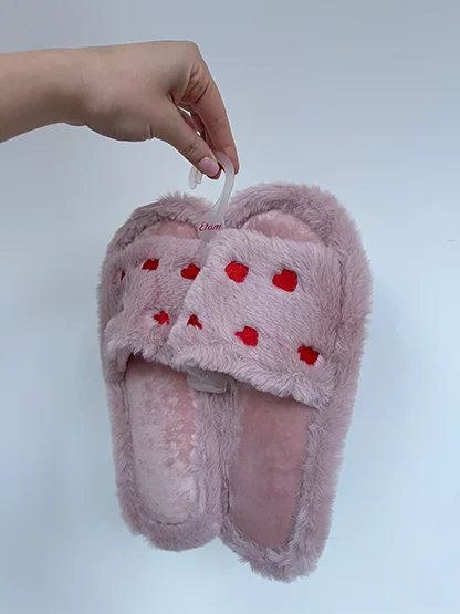 Домашні капці «Відкриті серця»